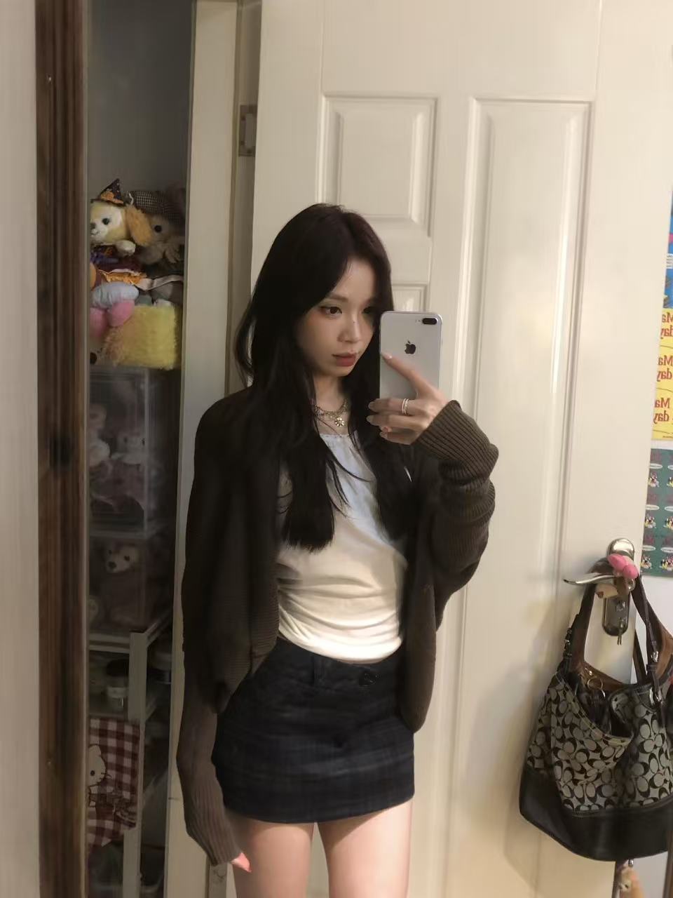 2026秋冬新款韩系气质棕色开衫外套白色内搭高腰格纹半身裙三件套