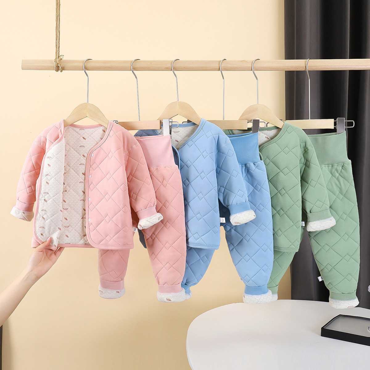 宝宝保暖内衣套装男童女童秋冬无骨家居服加厚睡衣婴儿加棉护肚裤