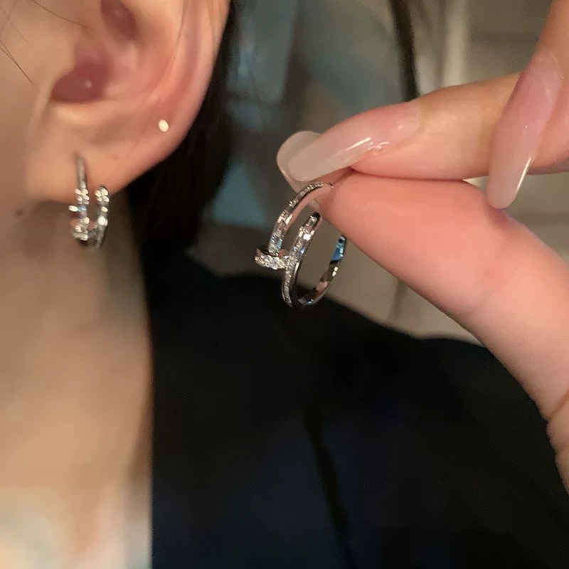 铜合金耳饰 新闻女王2余诗曼文慧心同款钉子圈圈耳钉高级感耳饰