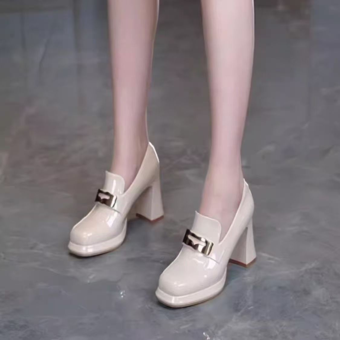 2025年秋季新款金属扣百搭方头乐福鞋厚底粗跟防水台单鞋