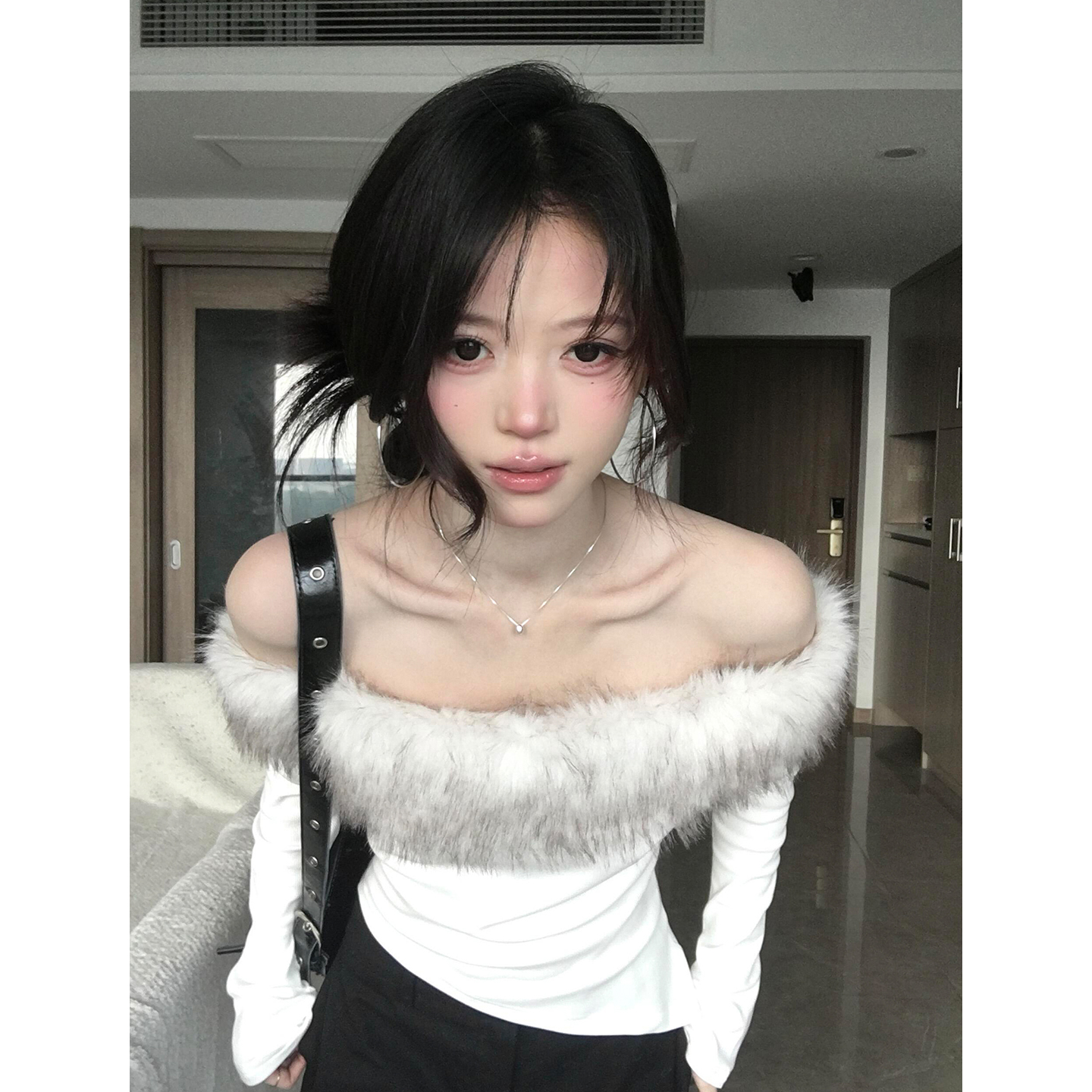 时髦一字肩毛毛领针织长袖t恤女2025秋冬新款收腰显瘦打底上衣