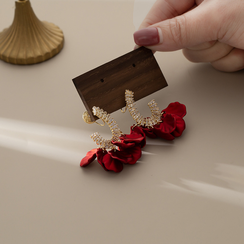 铜合金耳饰 轻奢锆石U形复古酒红花瓣耳钉气质个性蚊香盘耳夹无耳