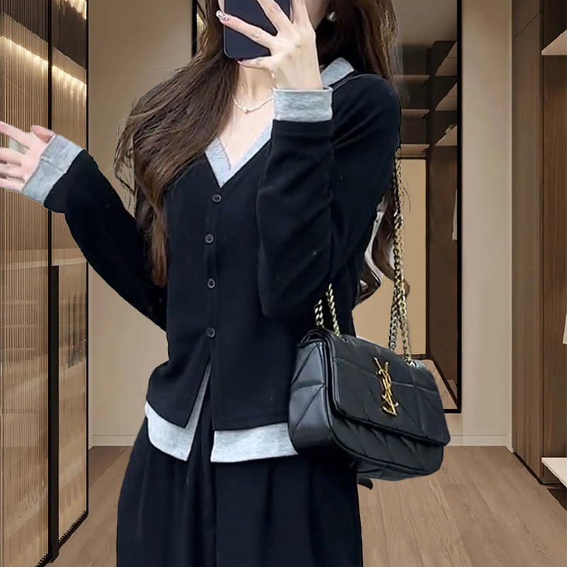 假两件拼接长袖针织衫女t恤春秋新款小个子修身显瘦正肩打底上衣