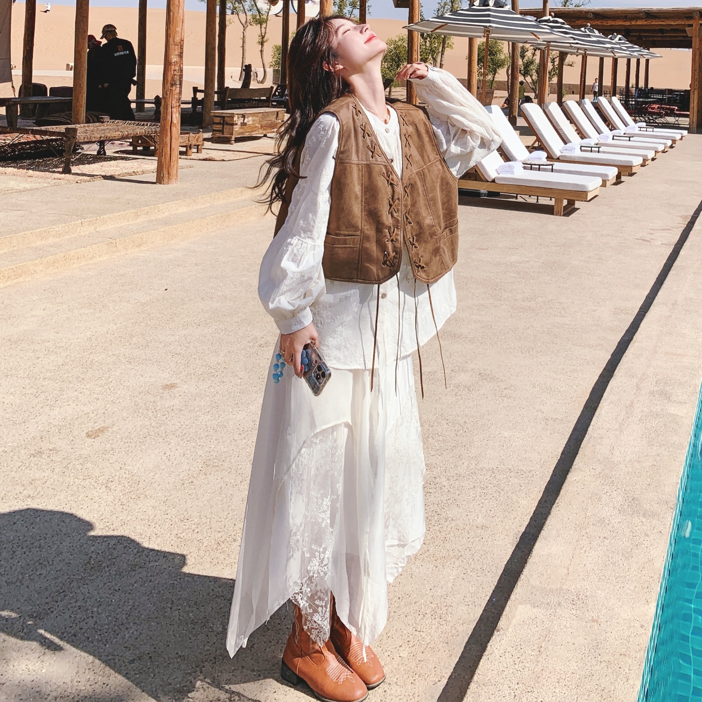 韩系穿搭一整套女早秋米白刺绣衬衫蕾丝半身裙美拉德马甲三件套