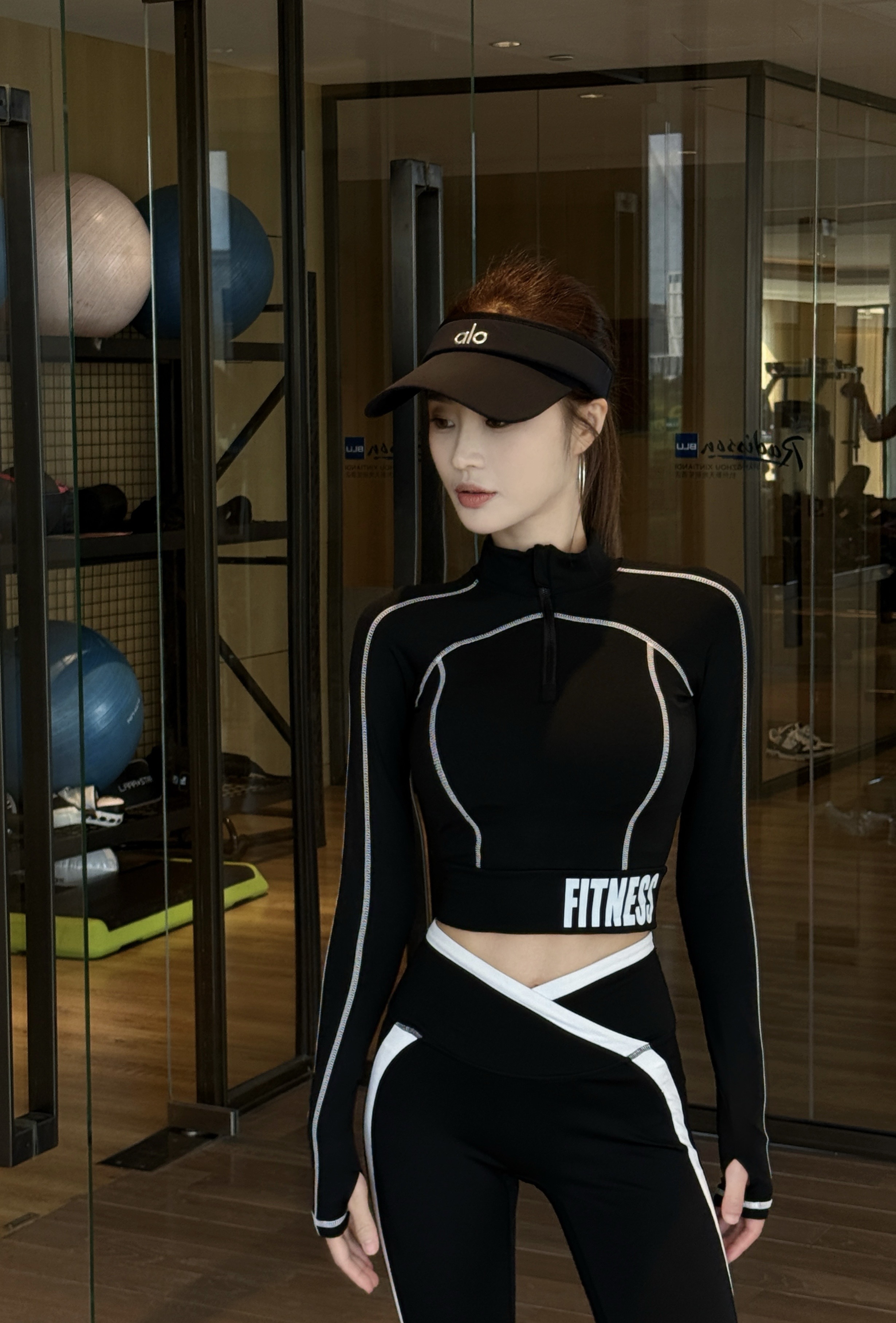 【唯美走线】32089健身服秋冬显瘦修身带胸垫瑜伽长袖跑步运动上衣