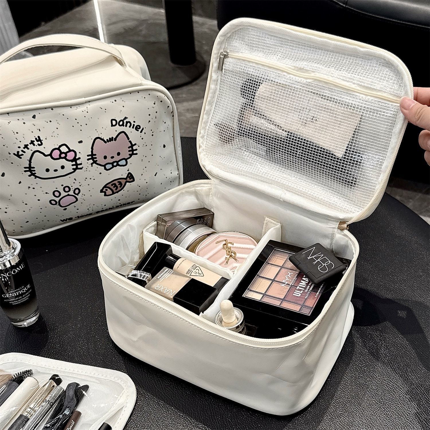 2025款ins化妆包大容量外出便携可爱化妆品收纳防水旅行洗漱包yj