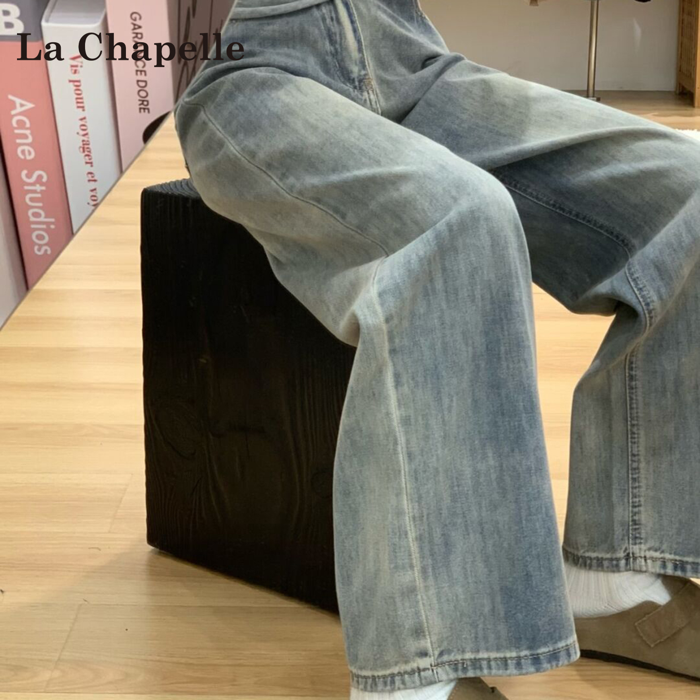 拉夏贝尔浅色加绒阔腿牛仔裤女秋冬2025新款高腰宽松垂感弯刀裤子