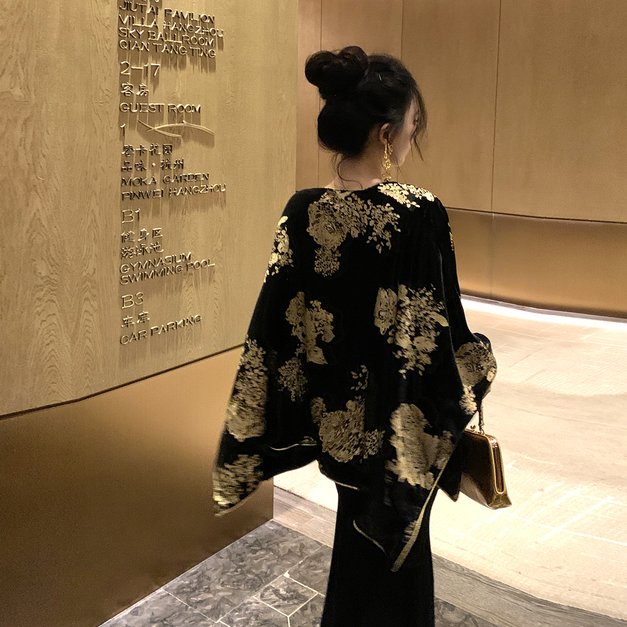 1701新中式新国风高级感正反两穿丝绒围巾斗篷披肩外套老钱风