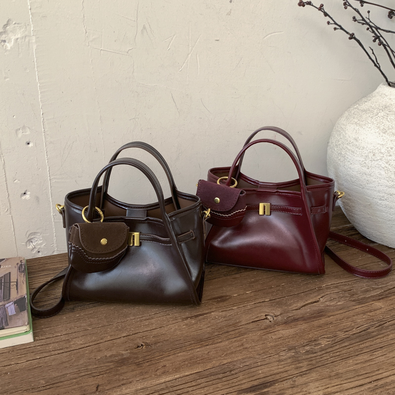 秋冬流行油蜡皮手拎菜篮子包包女2025新款复古高级感单肩斜挎包