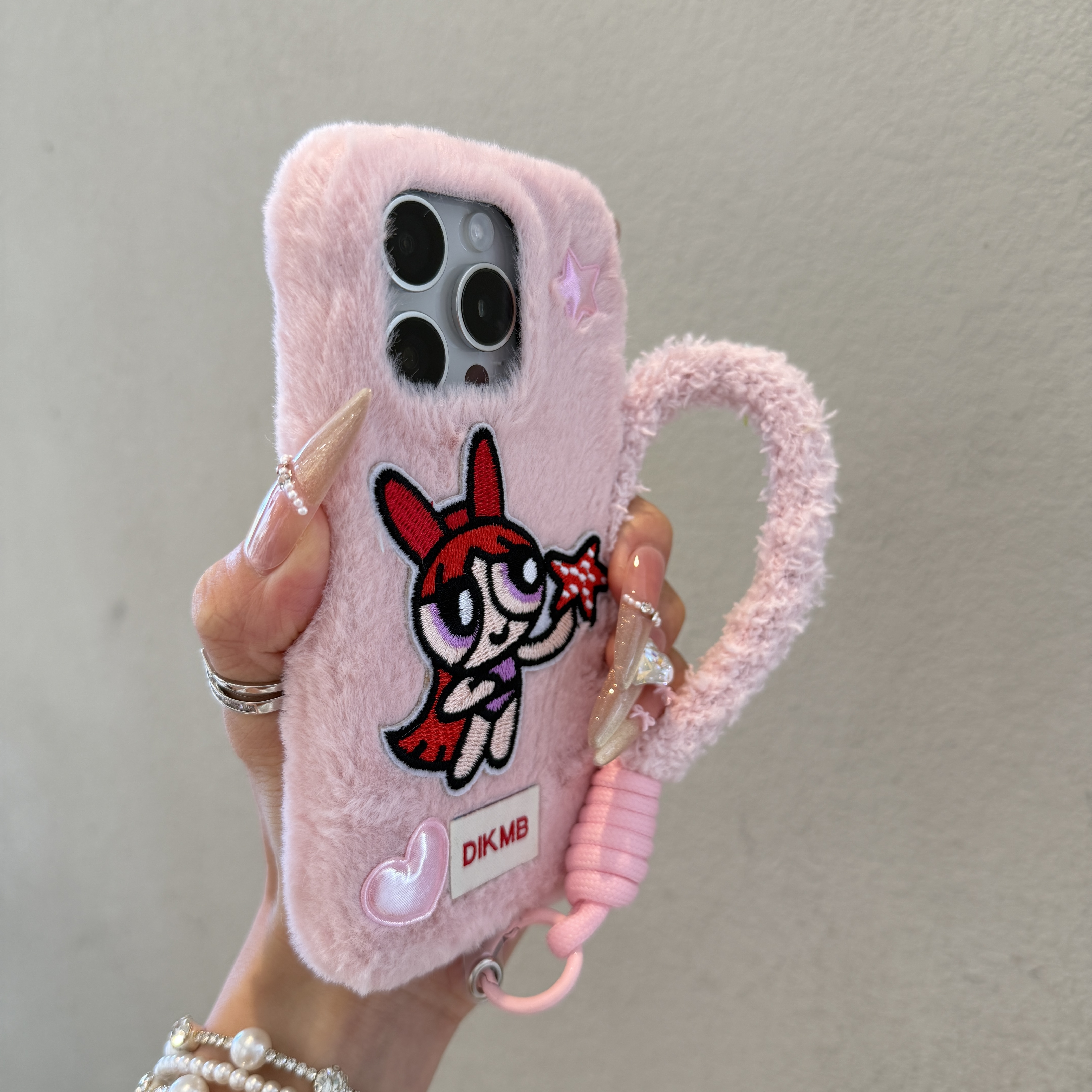 秋冬毛绒刺绣女警适用苹果17promax手机壳iPhone16肤感15个性14女