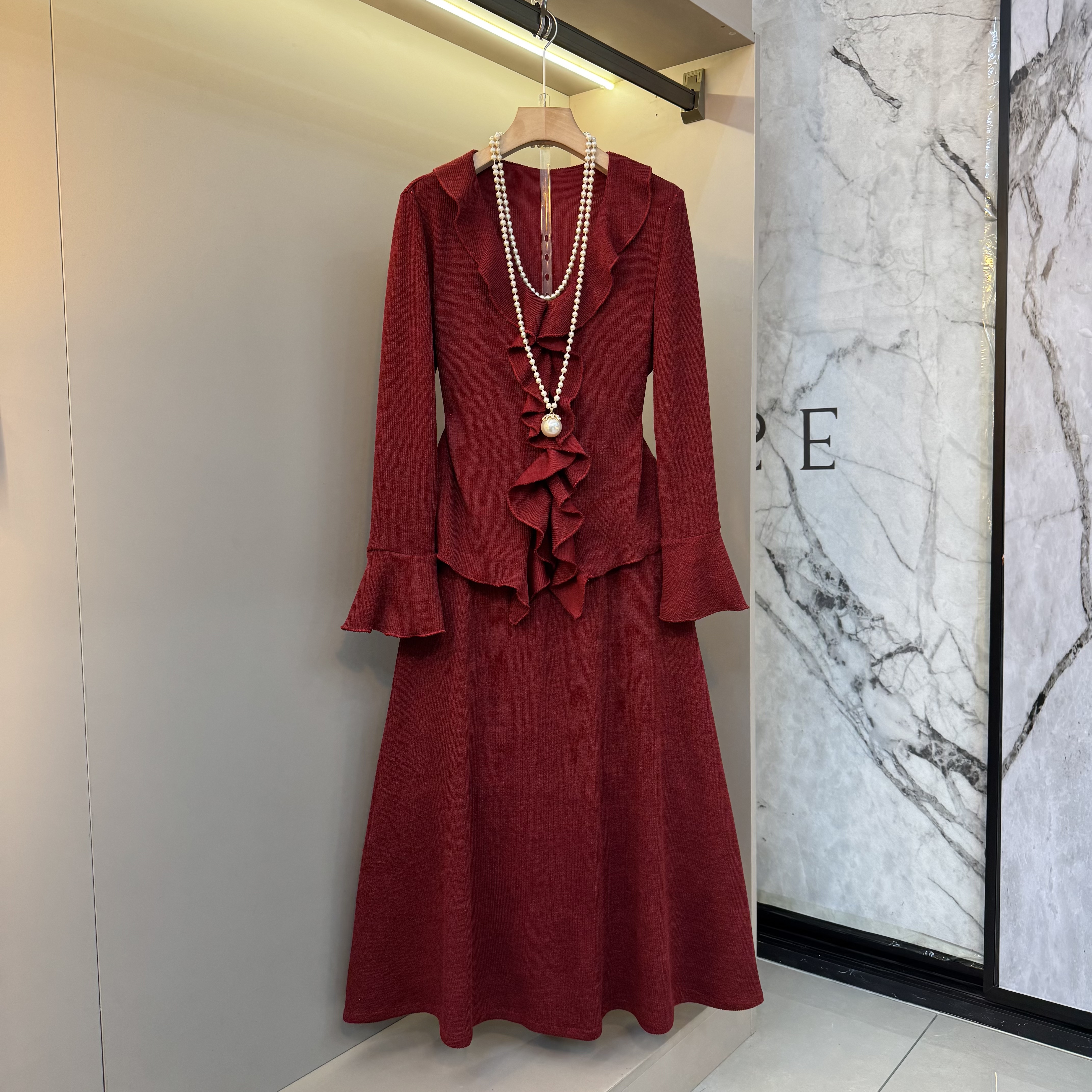 2025秋冬时尚喇叭袖洋气欧货v领荷叶边显瘦大码上衣+半裙套装7252