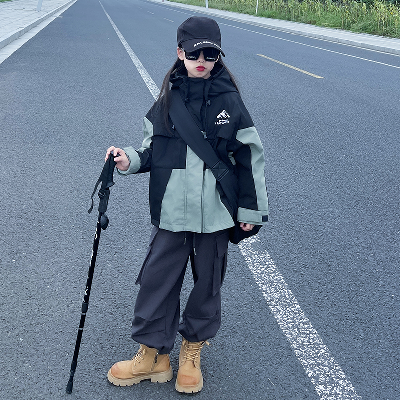女童拼接三合一可脱卸连帽冲锋衣秋冬中大童保暖加绒加厚风衣外套