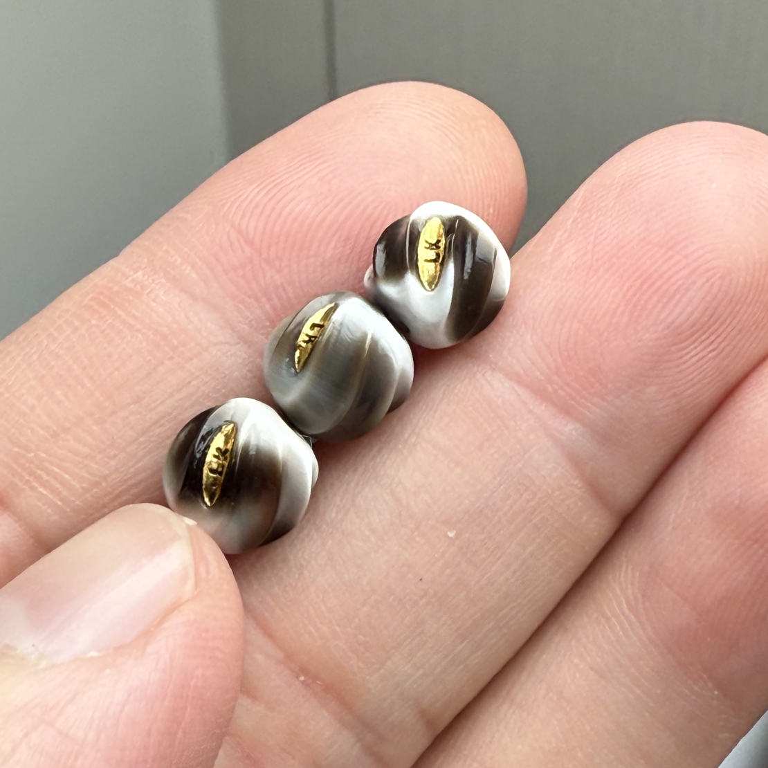 天珠改制手工扭转乾坤桶珠直径8-8.5mm之间多样发其中一颗