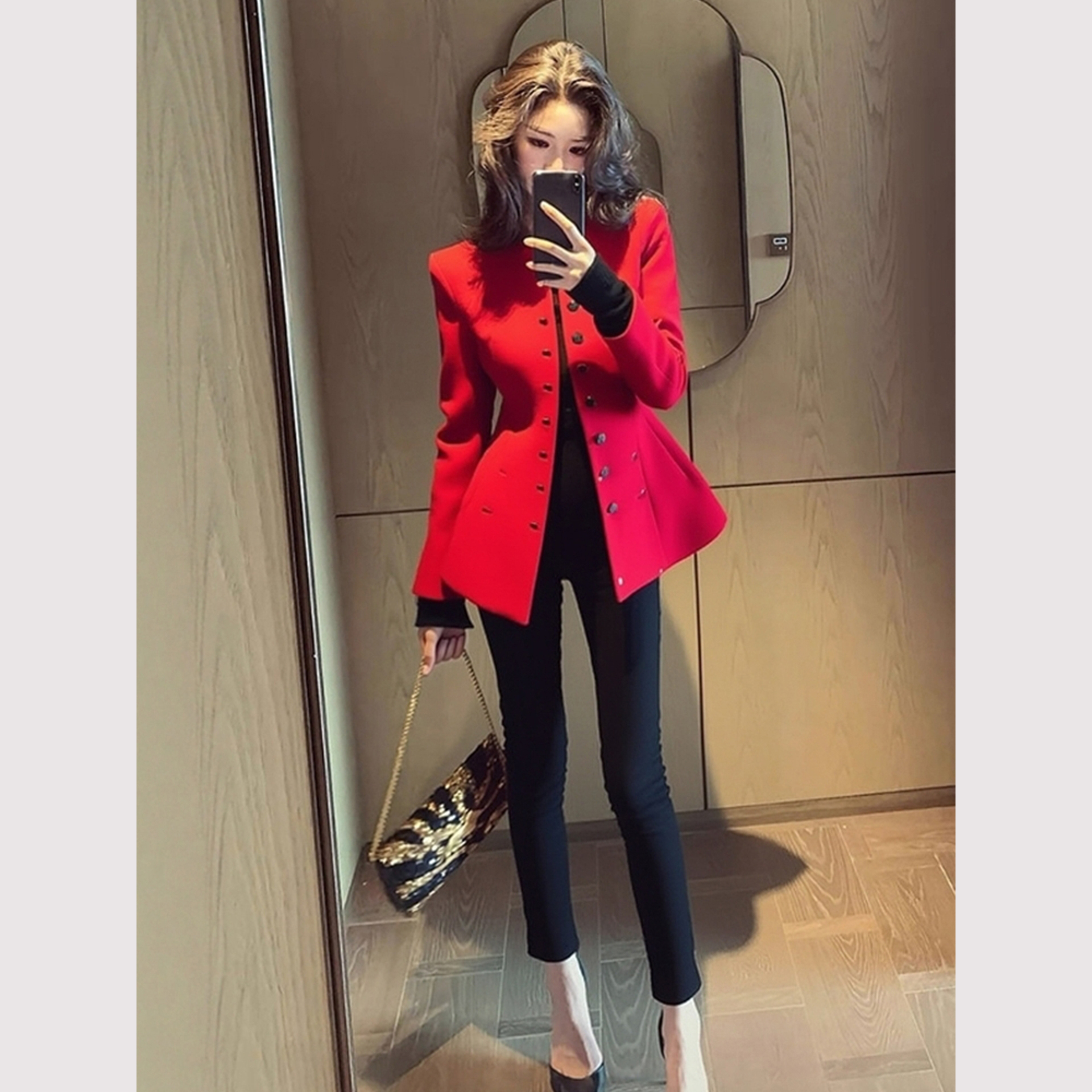 秋冬新款韩系复古高级感上衣又酷又飒富家千金小香风红色短外套女