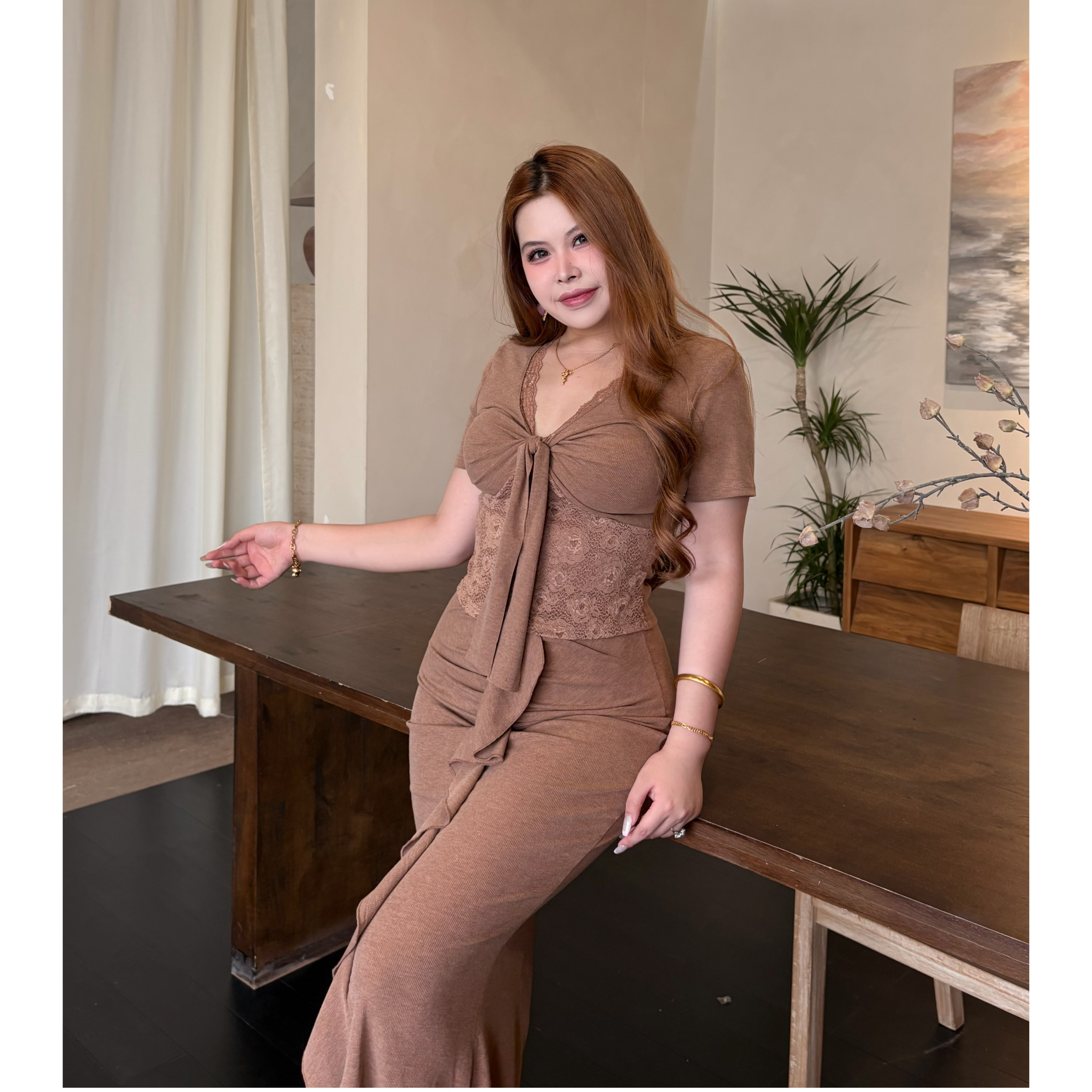 左岸藤曼 扭结设计蕾丝拼接上衣搭收腰褶皱修身显瘦半裙套装G170