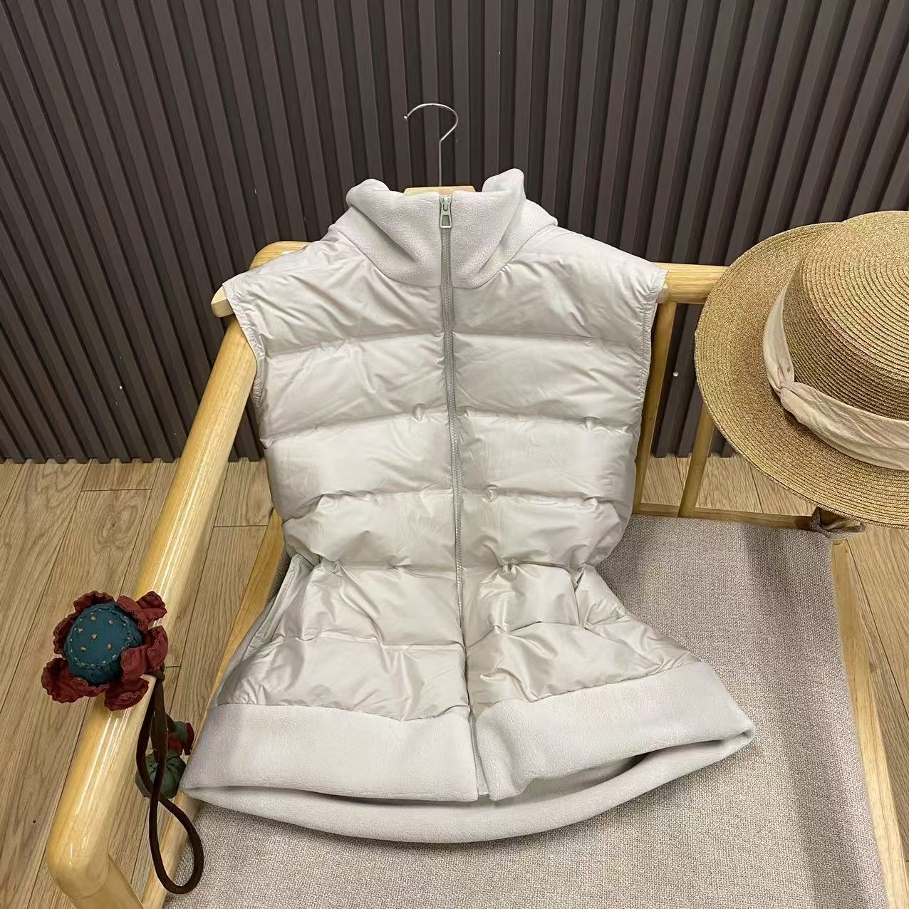 秋冬90白鸭绒拼接马甲轻薄立领拉链摇粒绒保暖背心外套女W9781