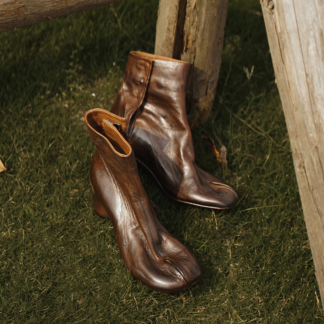 水洗马皮粗跟复古分趾靴侧拉链女靴秋季高跟复古棕色短靴猪蹄鞋