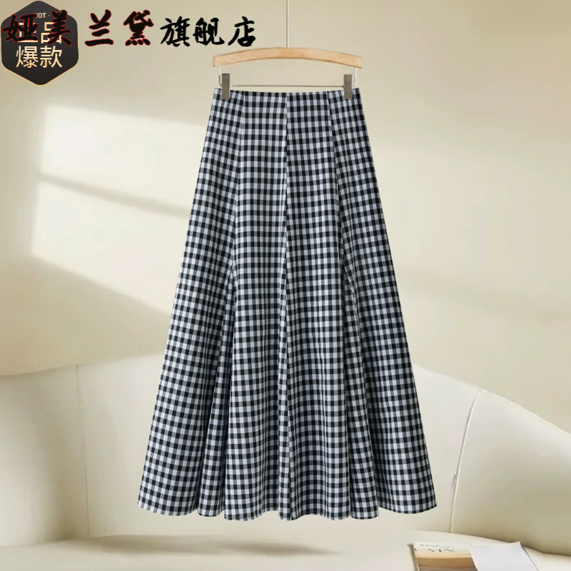 高级感格子半身裙伞裙女夏季薄款2025超火减龄中长款垂感a字裙子