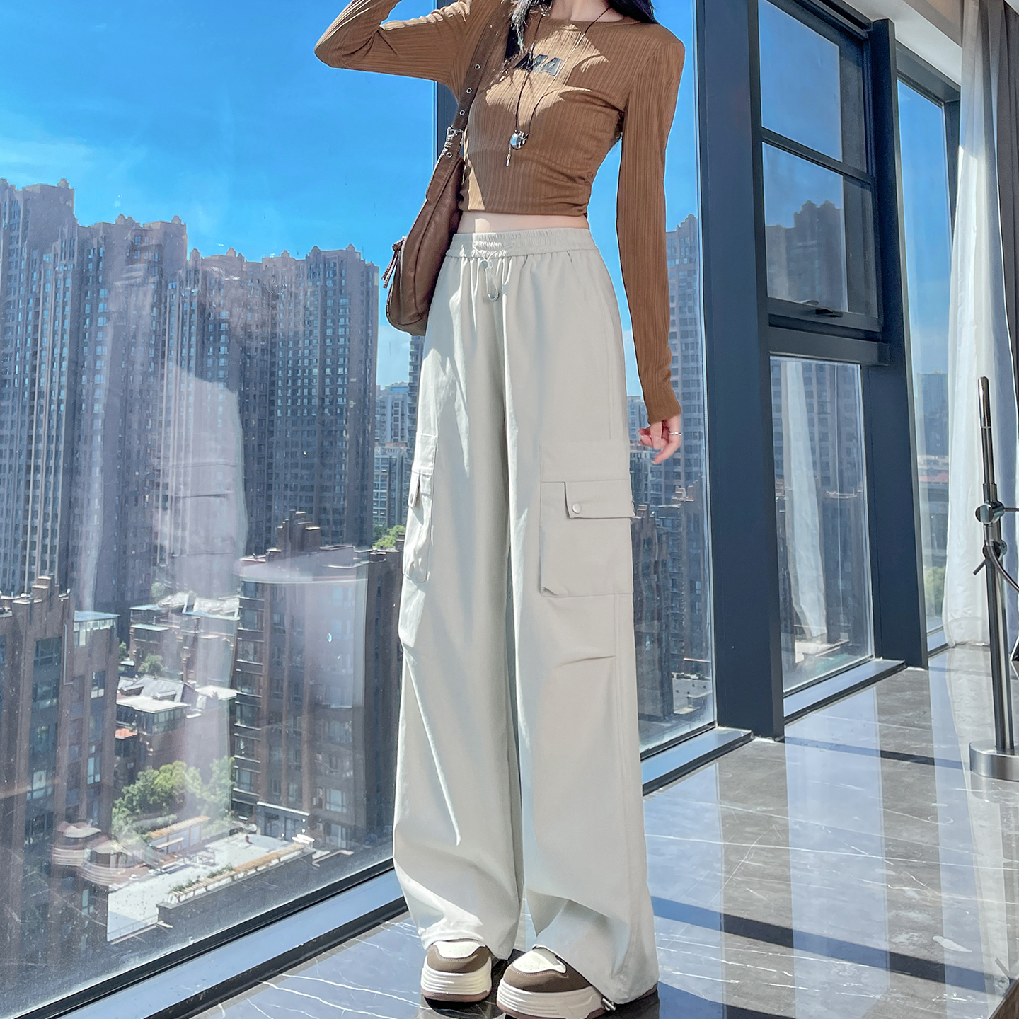 美式工装裤女春秋款2025新款酷飒风卡其色户外直筒伞兵登山运动裤