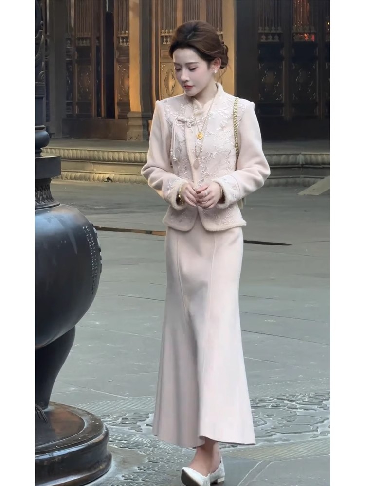 2025新款新中式女秋冬高级感气质立领盘扣刺绣外套鱼尾半身裙套装
