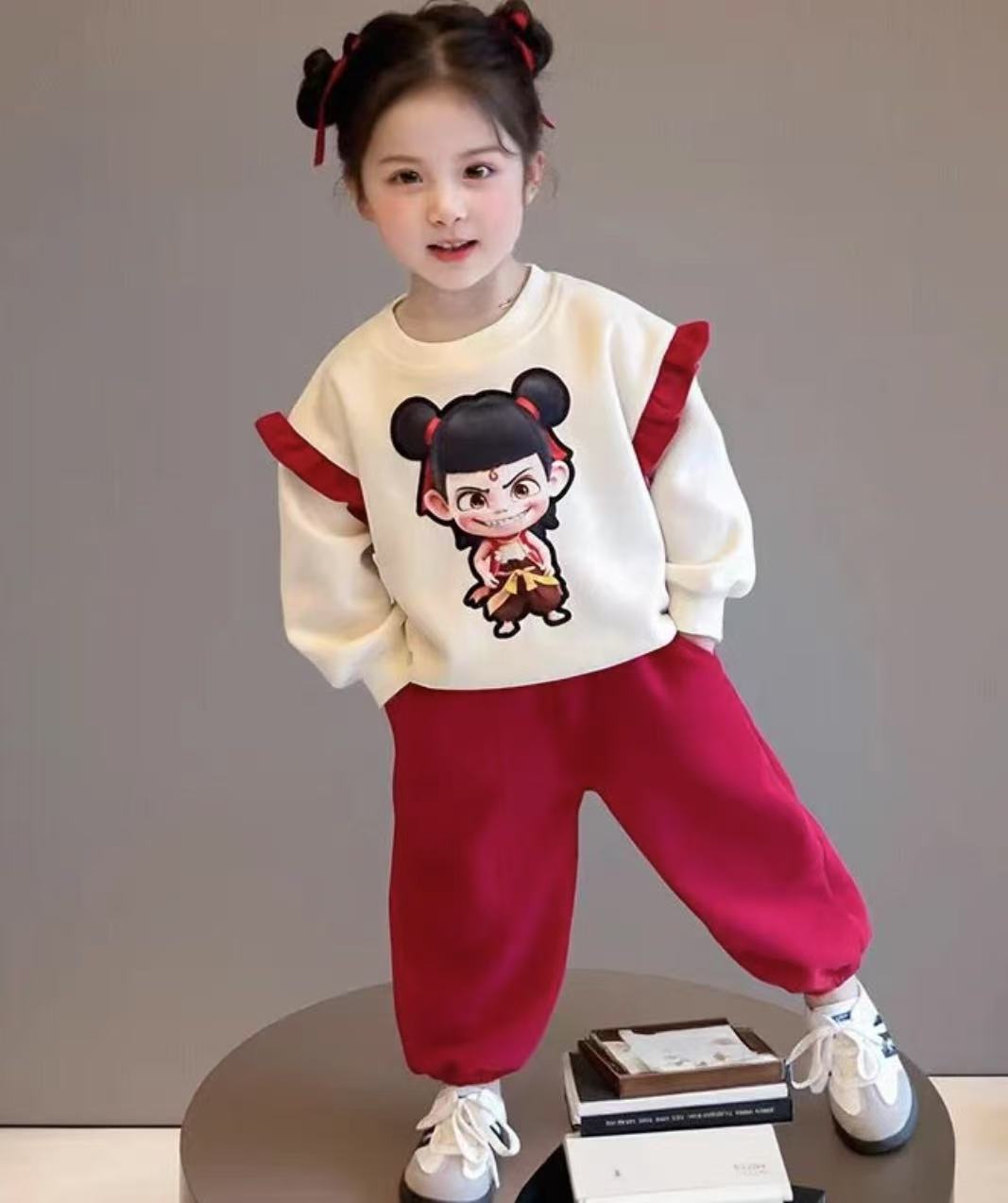 现货儿童哪吒时尚洋气卫衣套装2025款女童国潮闪灯宝宝休闲春秋