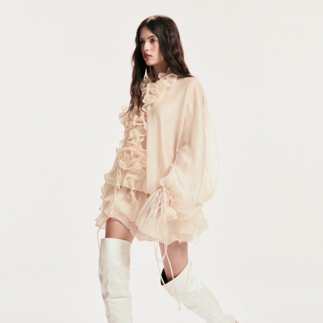 精致手工花朵长袖荷叶边褶皱花白色连衣裙时尚设计师秋季宽松秋冬