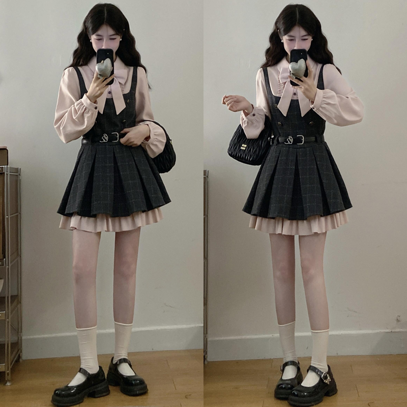 大码胖mm秋冬新款少女感蝴蝶结衬衫格纹收腰蓬蓬百褶连衣裙女