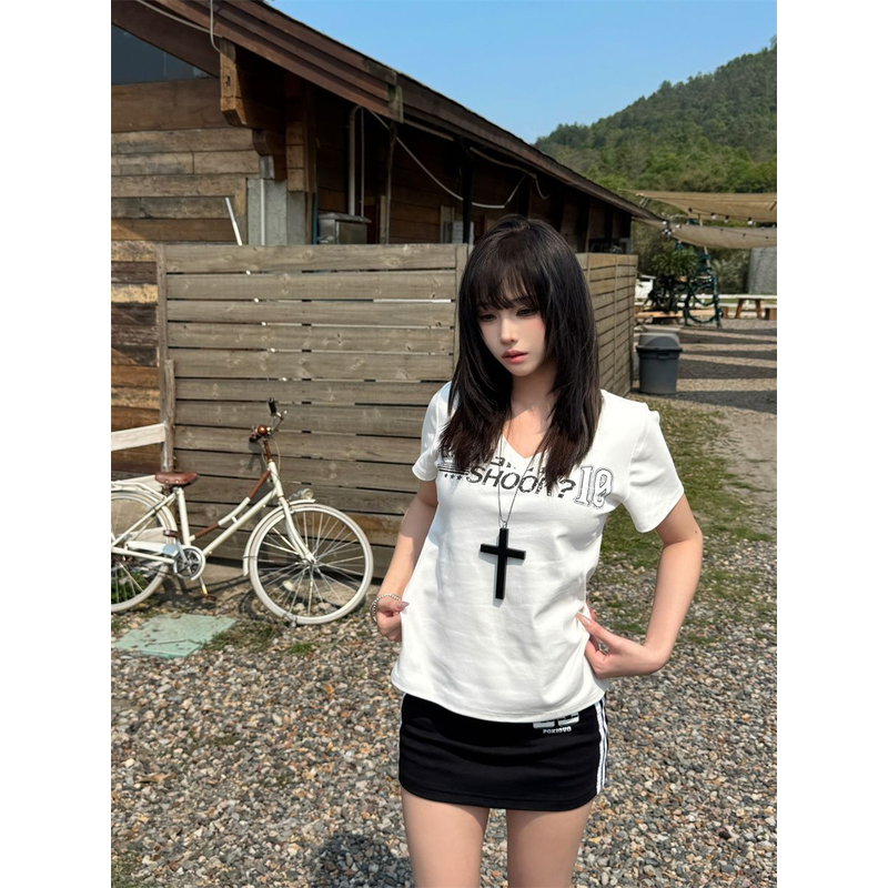 【ZHAP】夏季v领正肩短袖t恤女白色通勤欧美风oversize清新爆款休闲