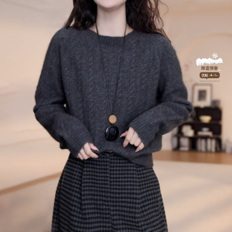 纯色圆领扭花毛衣女2025冬季新款时尚百搭套头长袖保暖毛针织上衣