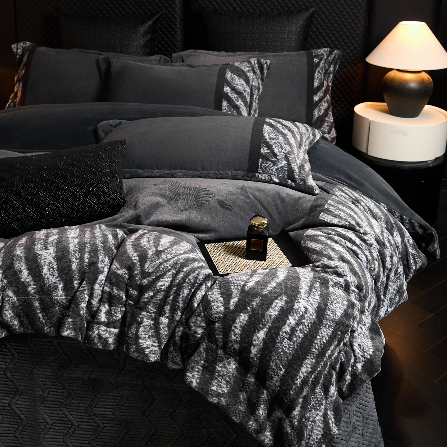 新款全消光数码印花牛奶绒四件套床盖款床单床笠款亲肤舒适保暖