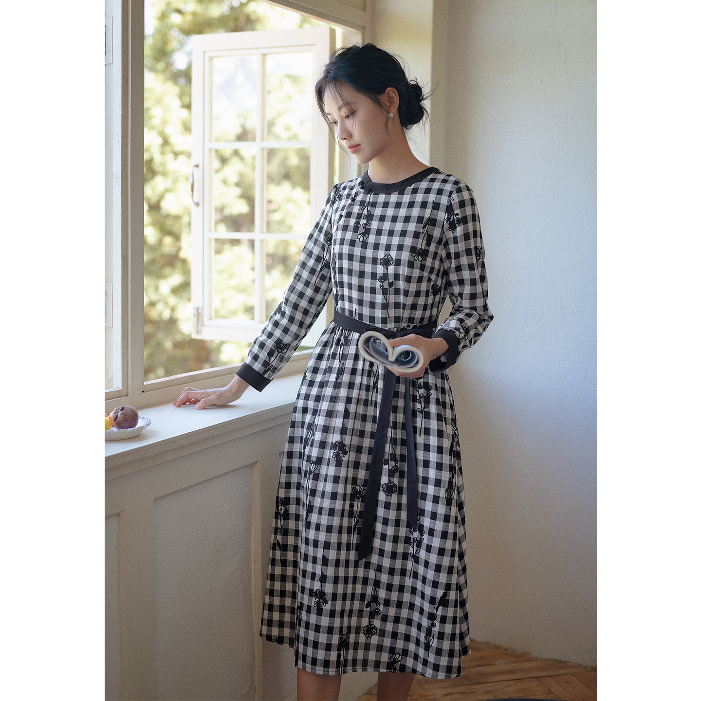 红念文艺黑白格子连衣裙女长袖2025年秋季新款女装气质优雅长裙子