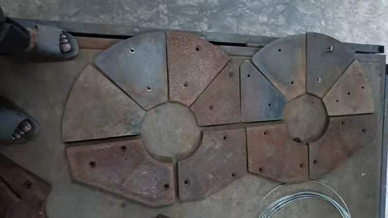 混凝土搅拌机边板封头端衬板侧衬板厂家配套产品厂家直销
