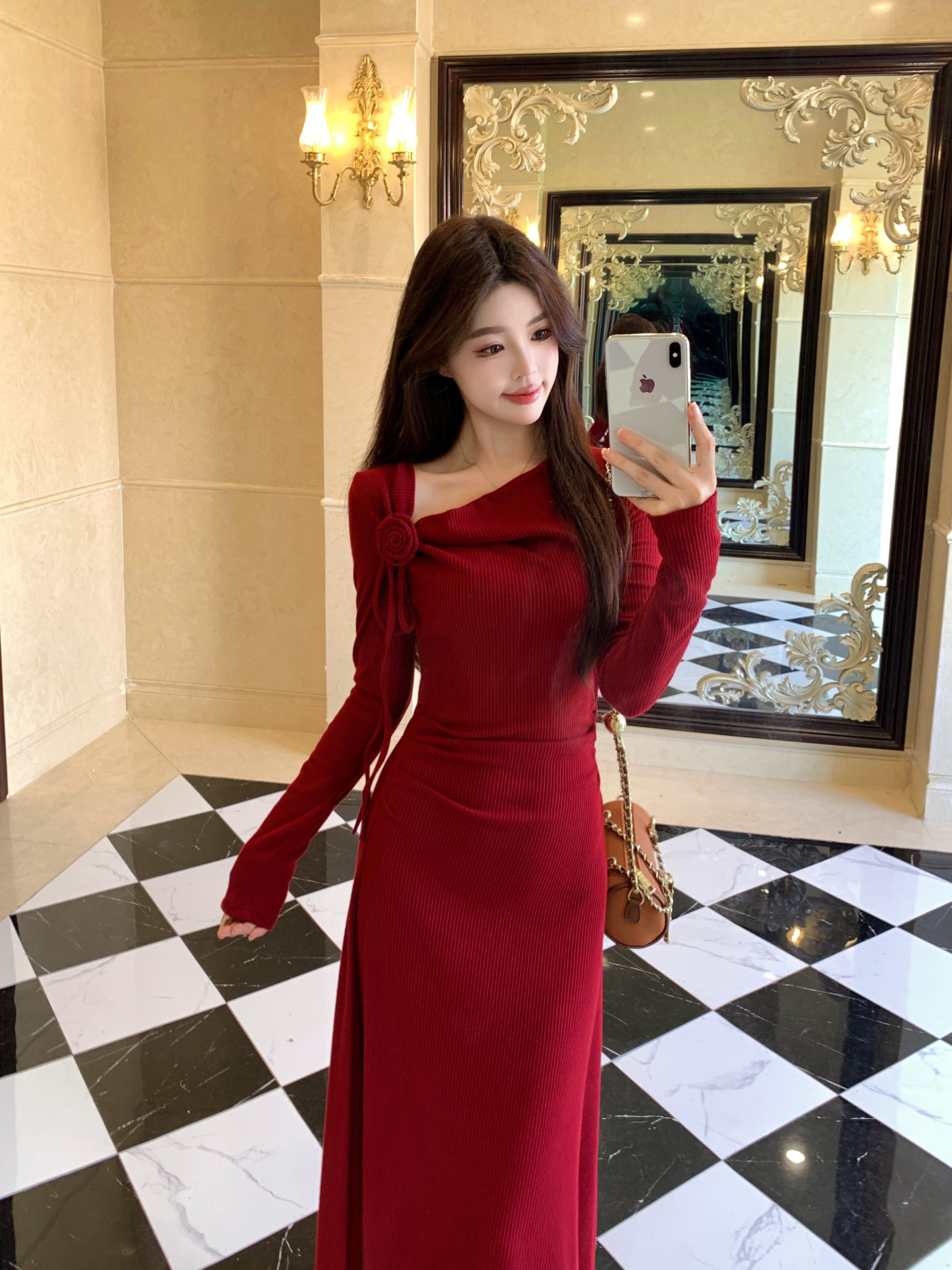 2025秋冬赫本风红色针织连衣裙气质温婉收腰显瘦中长裙婚宴回门裙