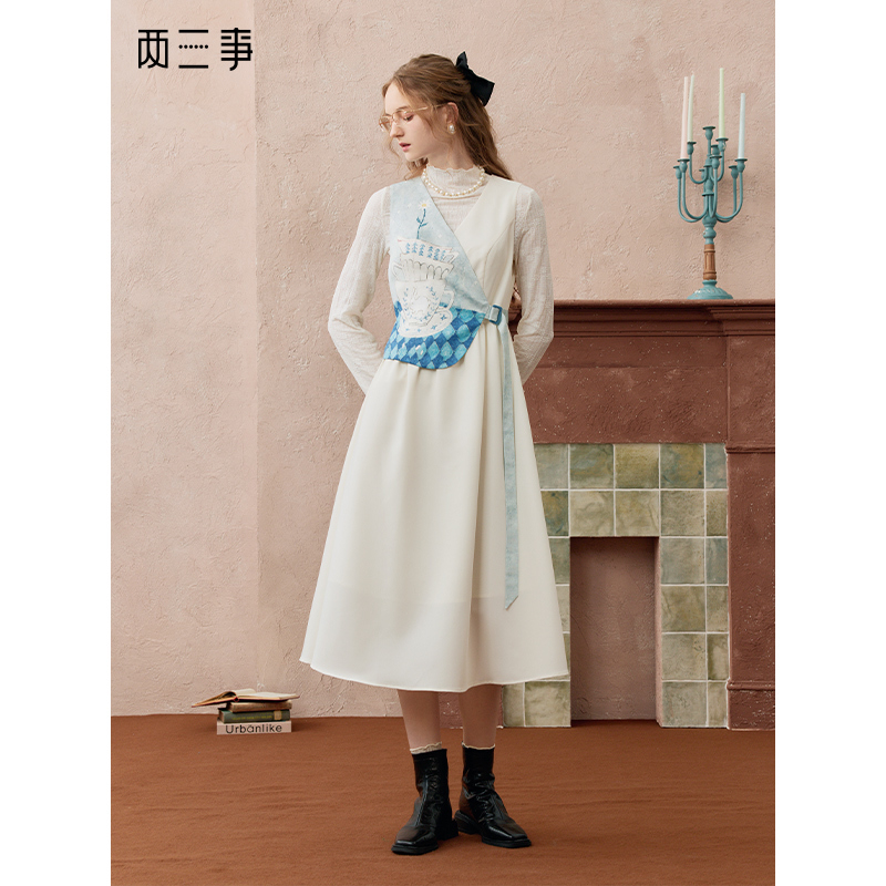 两三事茶兔爵秋温柔风印花布拼接系带无袖背心裙连衣裙S25QLY102