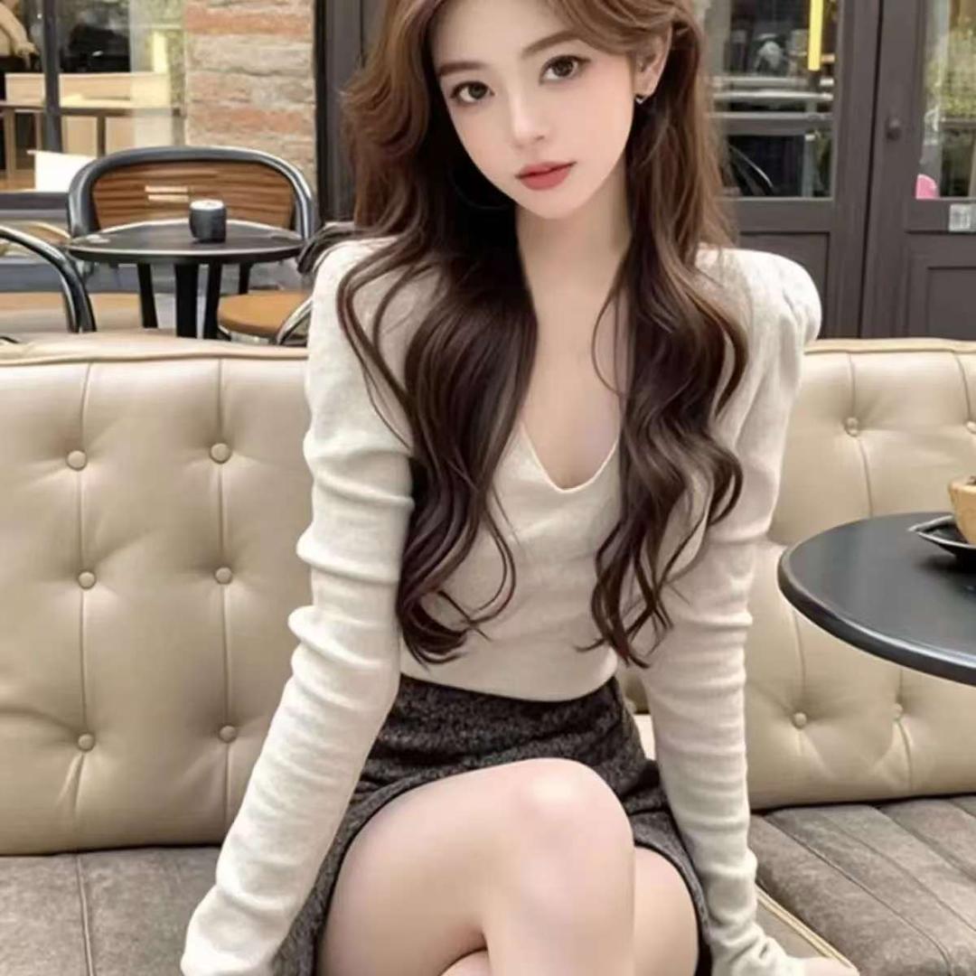韩系御姐风纯色V领长袖打底衫女秋冬新款纯欲修身显瘦短款小上衣