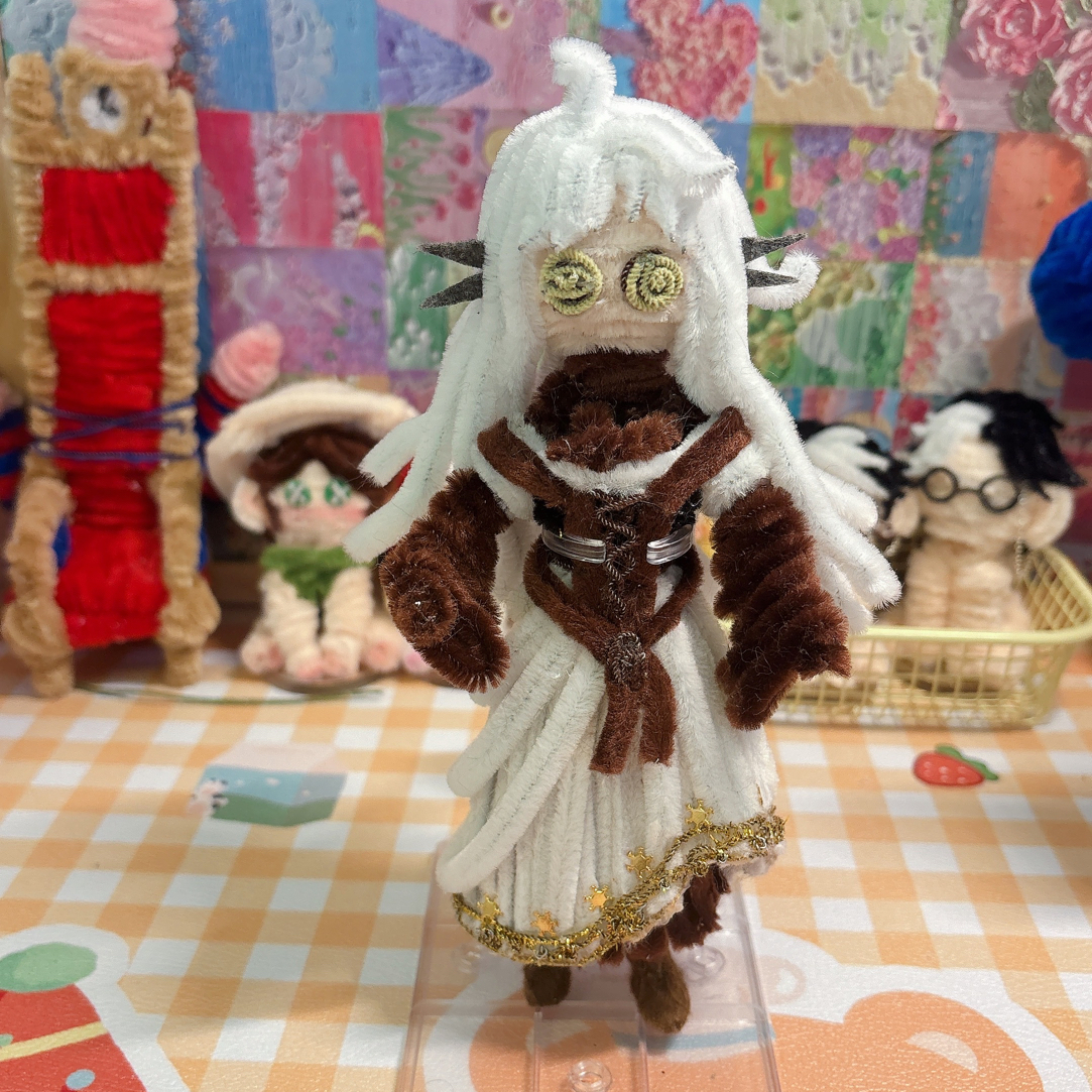 第五人格手工小女孩异动指针扭扭棒人偶摆件/挂件