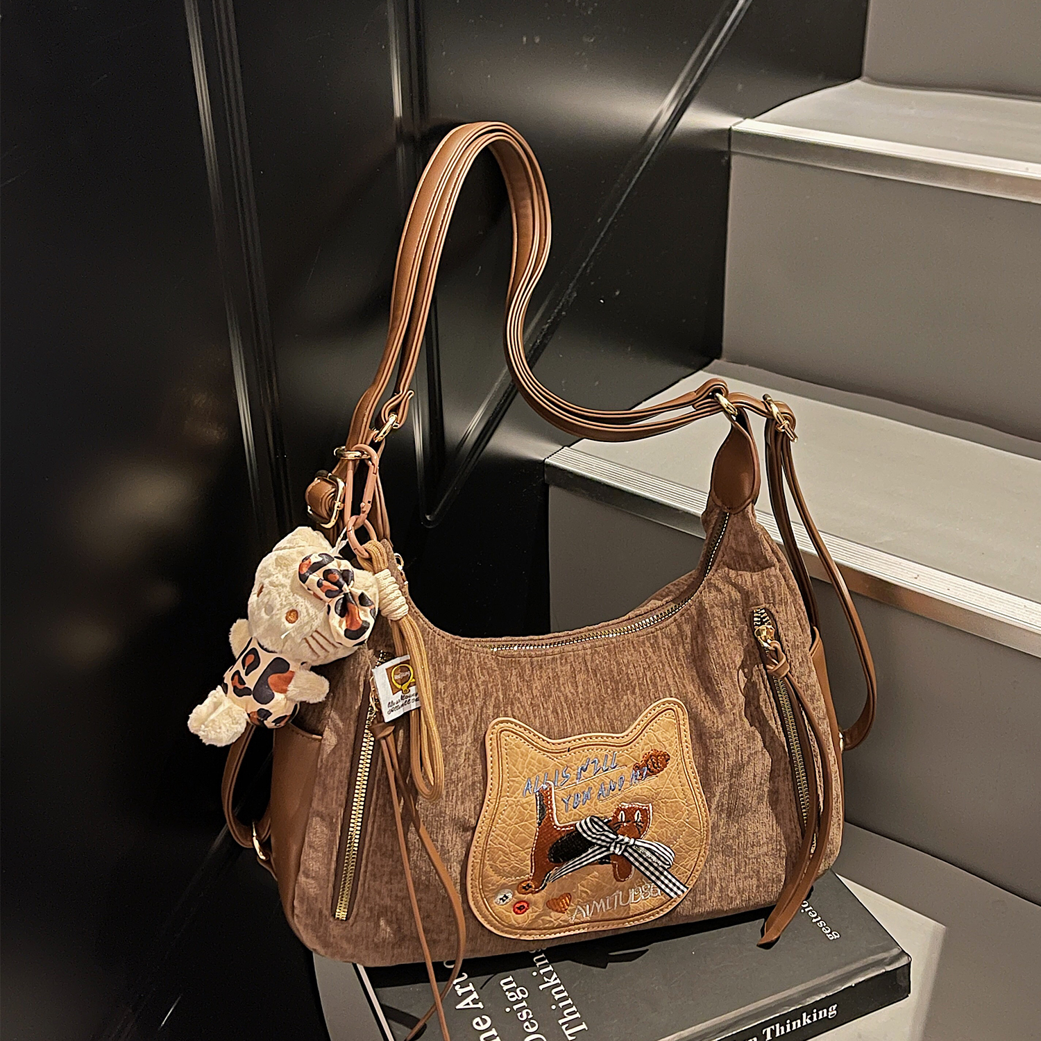 艾米兔女包2026新款复古时尚通勤小众设计潮流女士单肩双肩包