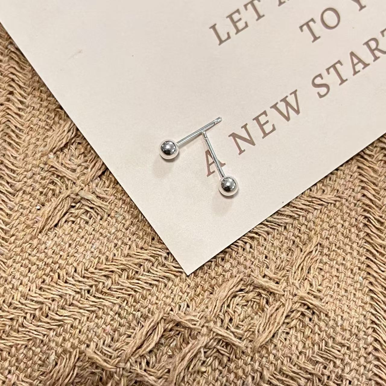 足银耳饰 时尚简约圆珠耳钉一对