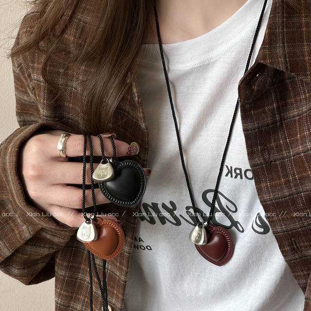 老凤祥足银fever同款豹纹爱心吊坠项炼女款2025新款毛衣炼 炼 小