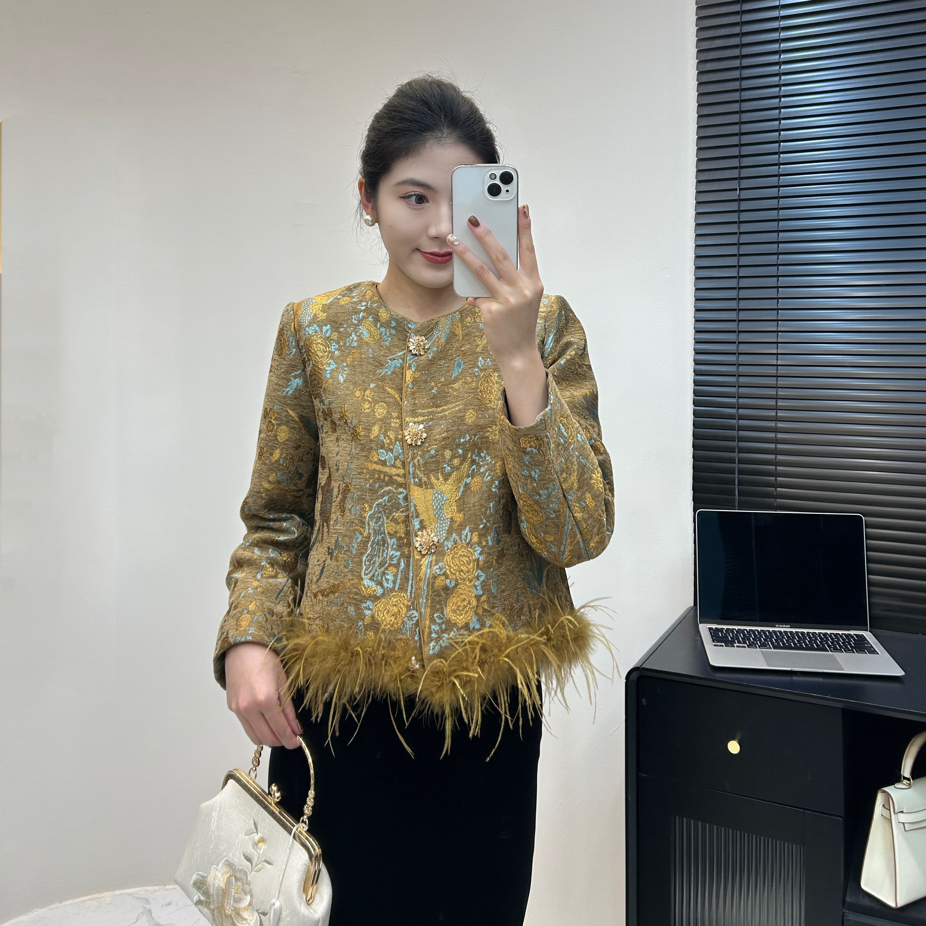 DB.大宝姐【一枝独秀 · 底摆真鸵鸟毛】秋冬加棉新中式圆领外套D818