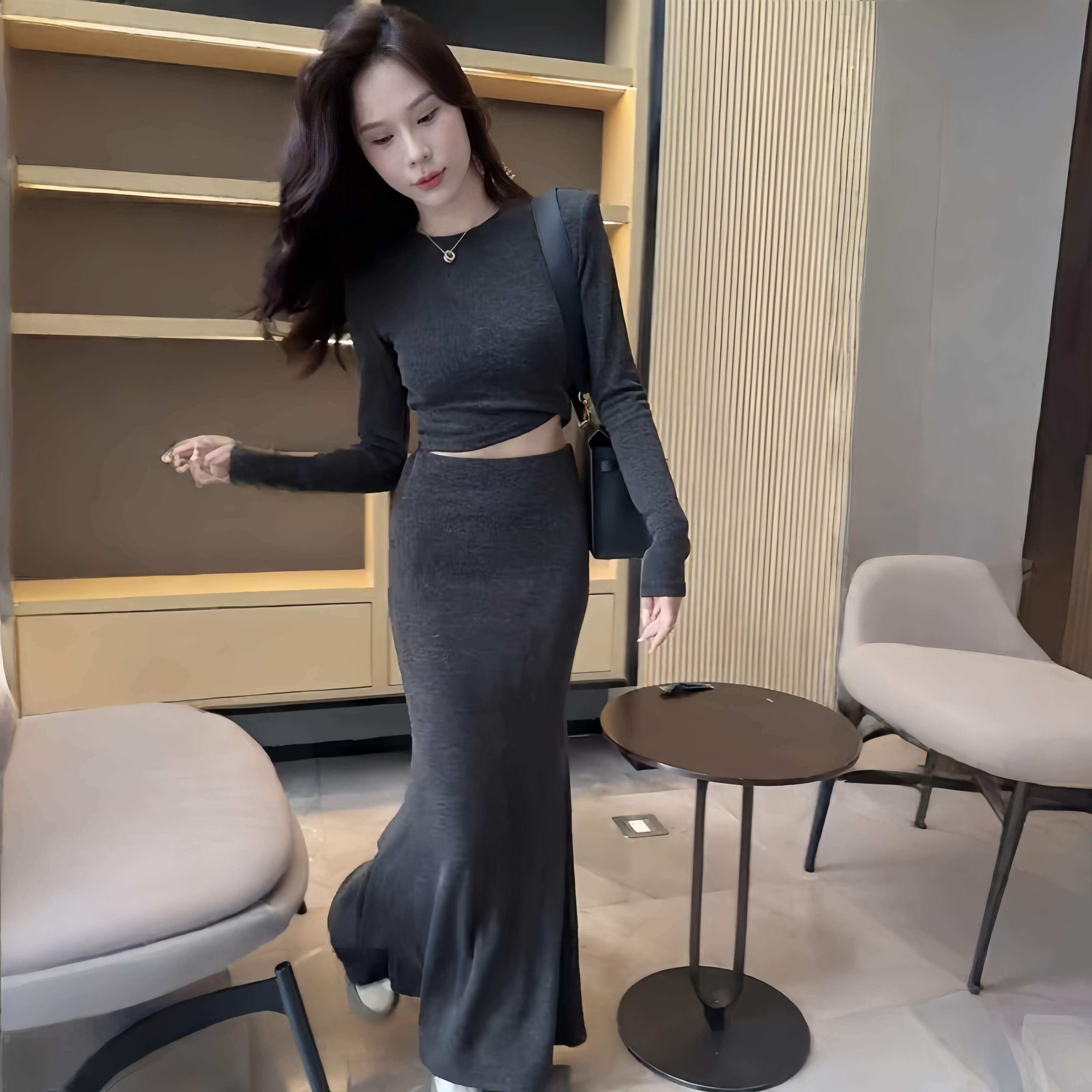 秋季辣妹纯欲套装裙女2025新款紧身圆领短款T＋高腰鱼尾半身裙女