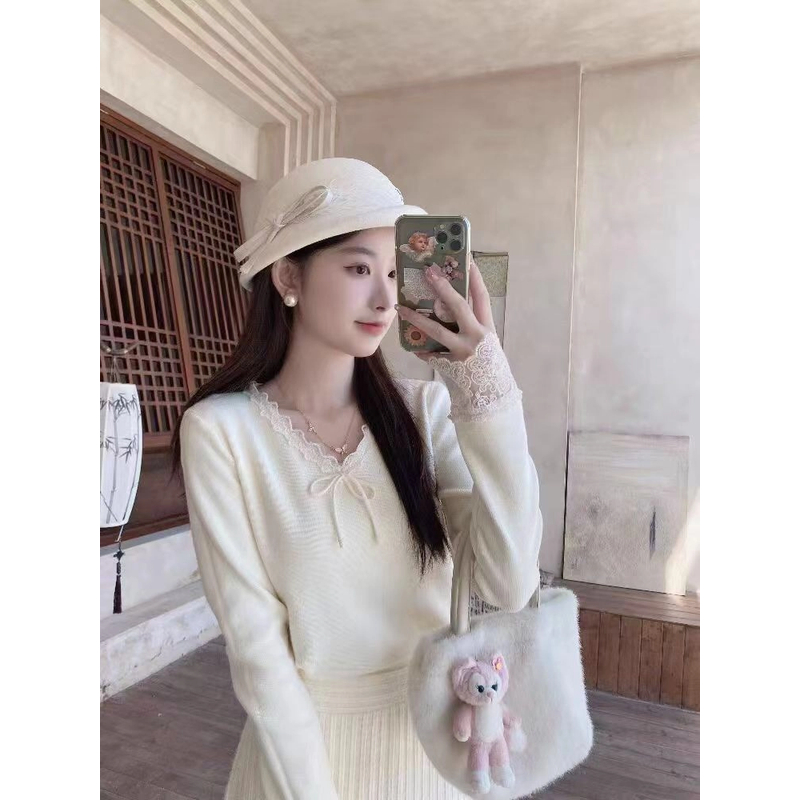 法式蕾丝拼接V领针织衫女2024秋冬内搭打底衫高级感上衣8025