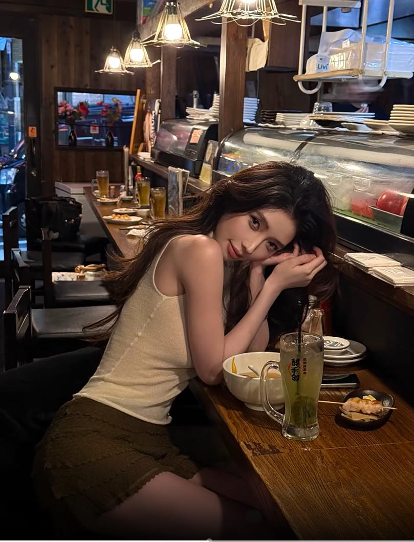 辣妹性感紧身高领针织背心上衣蕾丝蛋糕裙两件套女夏季穿搭一整套