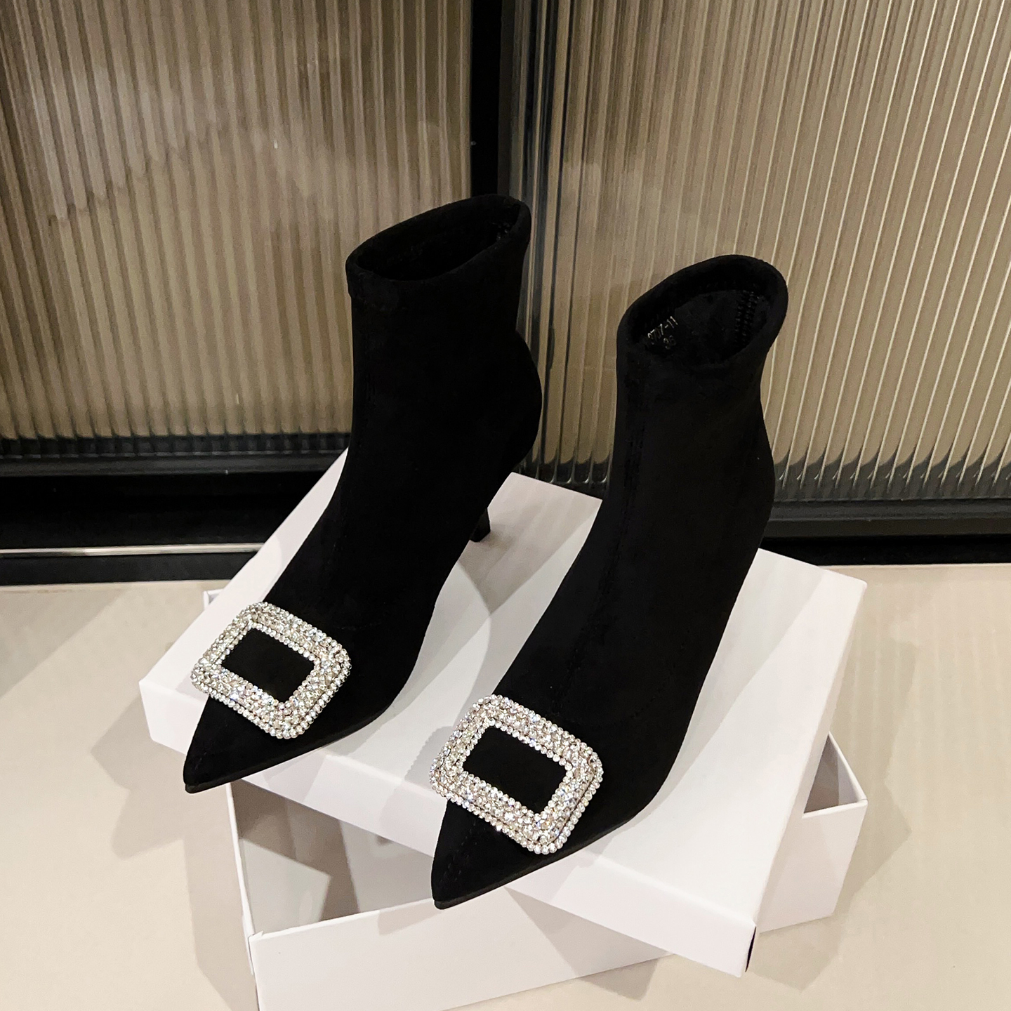 冬季新款百搭细跟小个子瘦瘦靴高跟弹力靴黑色显瘦网红尖头短靴