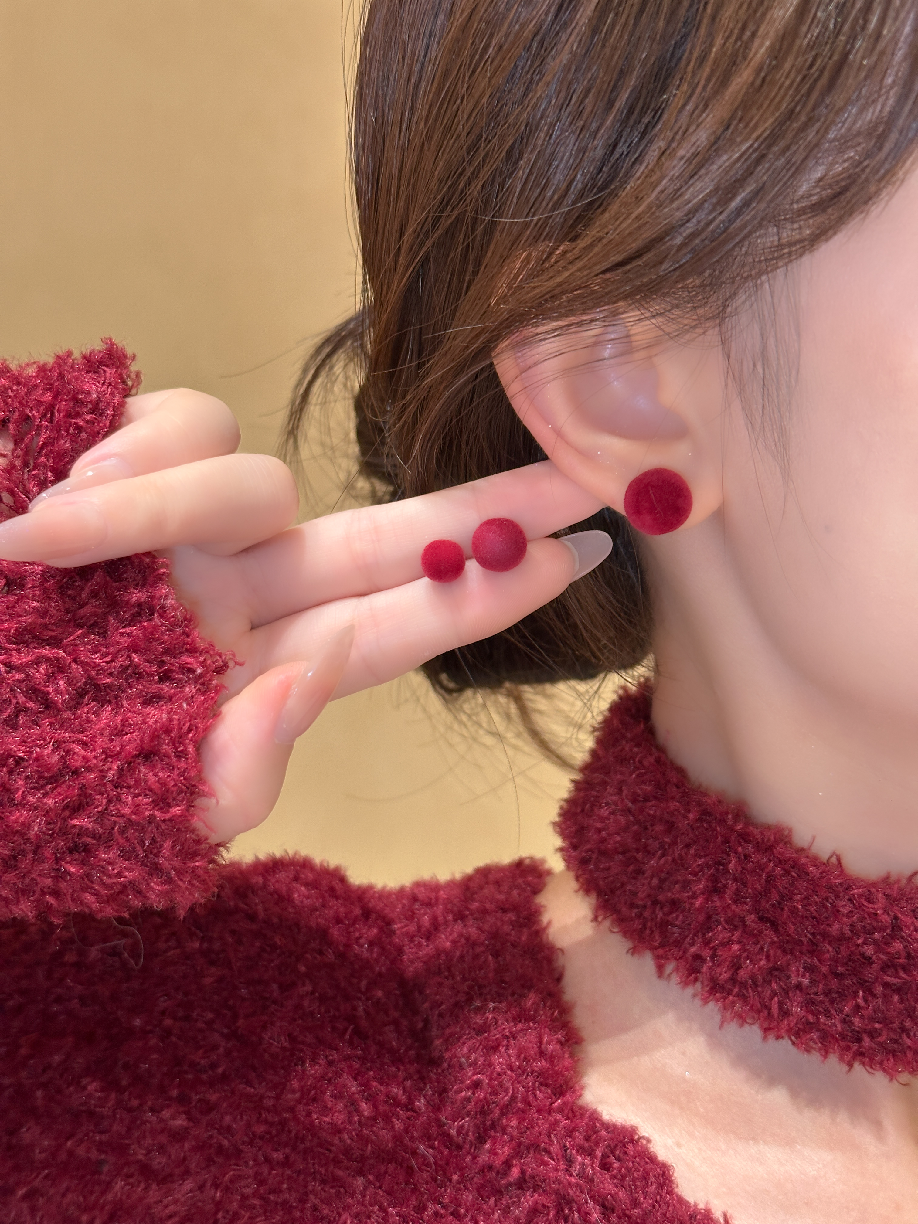 925银耳饰 酒红圆球丝绒银针耳钉秋冬复古港风显白气质高级感耳钉