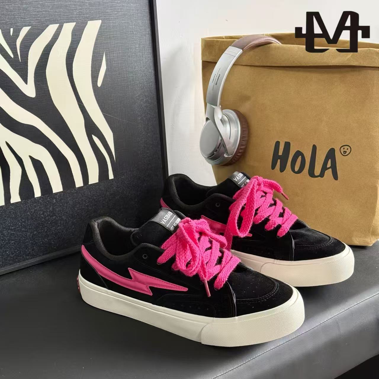 【原创设计】2026新爆款闪电高级潮流复古板鞋男生开车面包鞋