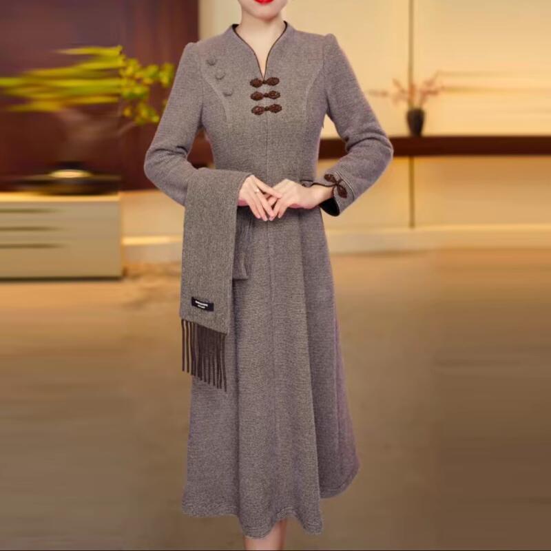 晓露加厚气质连衣裙女秋冬2025新款修身高级感搭配围巾复古中长裙
