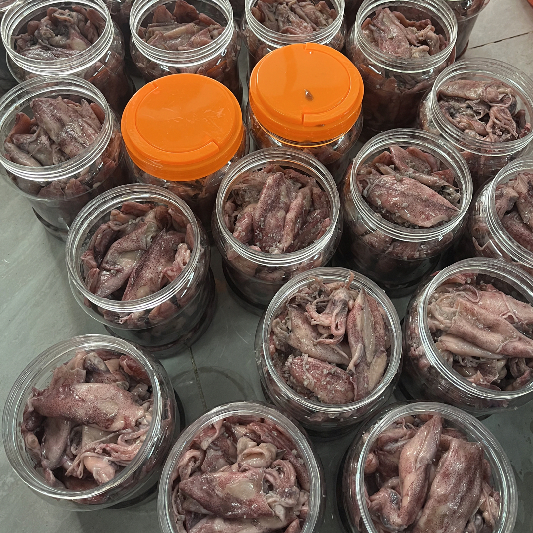汕尾港就船中号咸鱿鱼尼啊解特色腌制品