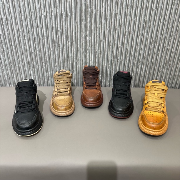 66-828冬季新款男士休闲鞋时尚百搭中帮软底印花皮面潮流运动鞋