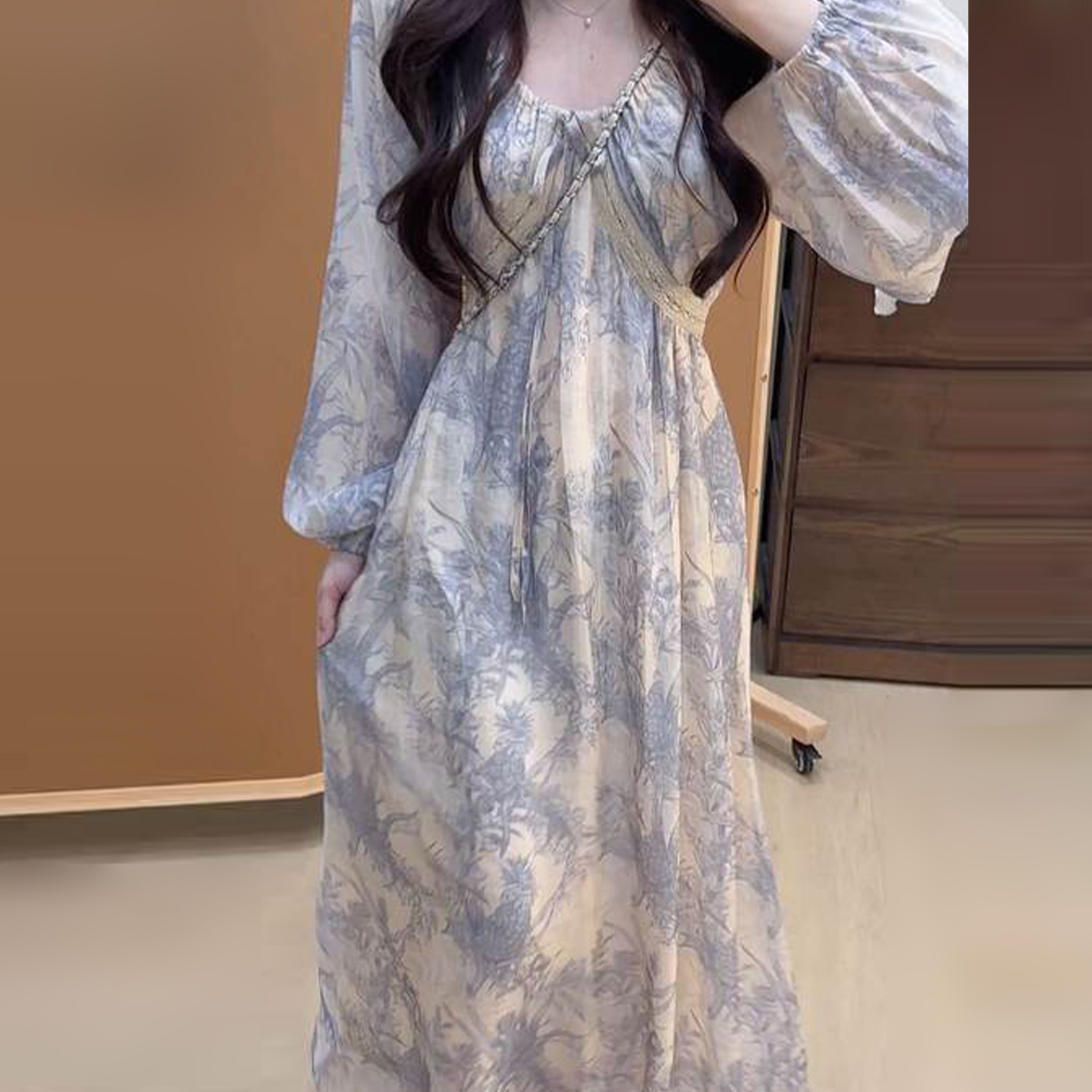 2025新款法式温柔风碎花长袖连衣裙子女早秋季小个子气质收腰长裙